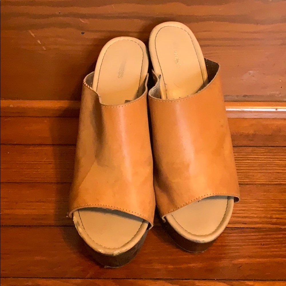 Express high heeled clogs